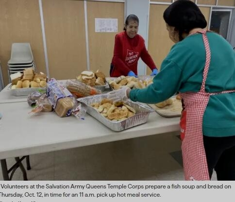 美国经济衰退 食物价格暴涨 民众大排长龙领救济...