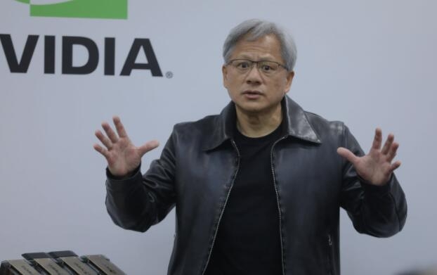 黄仁勋:华为是英伟达在AI芯片领域“非常强大”竞争对手